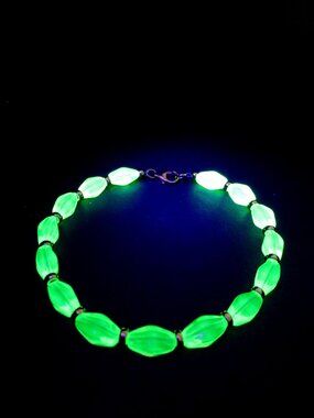 Uranium glass and 14kgf bead bracelet
